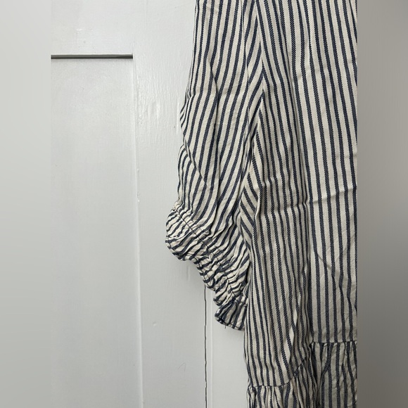 Madewell Blue and White V-Neck Flutter Sleeve Blouse - Picture 3 of 6